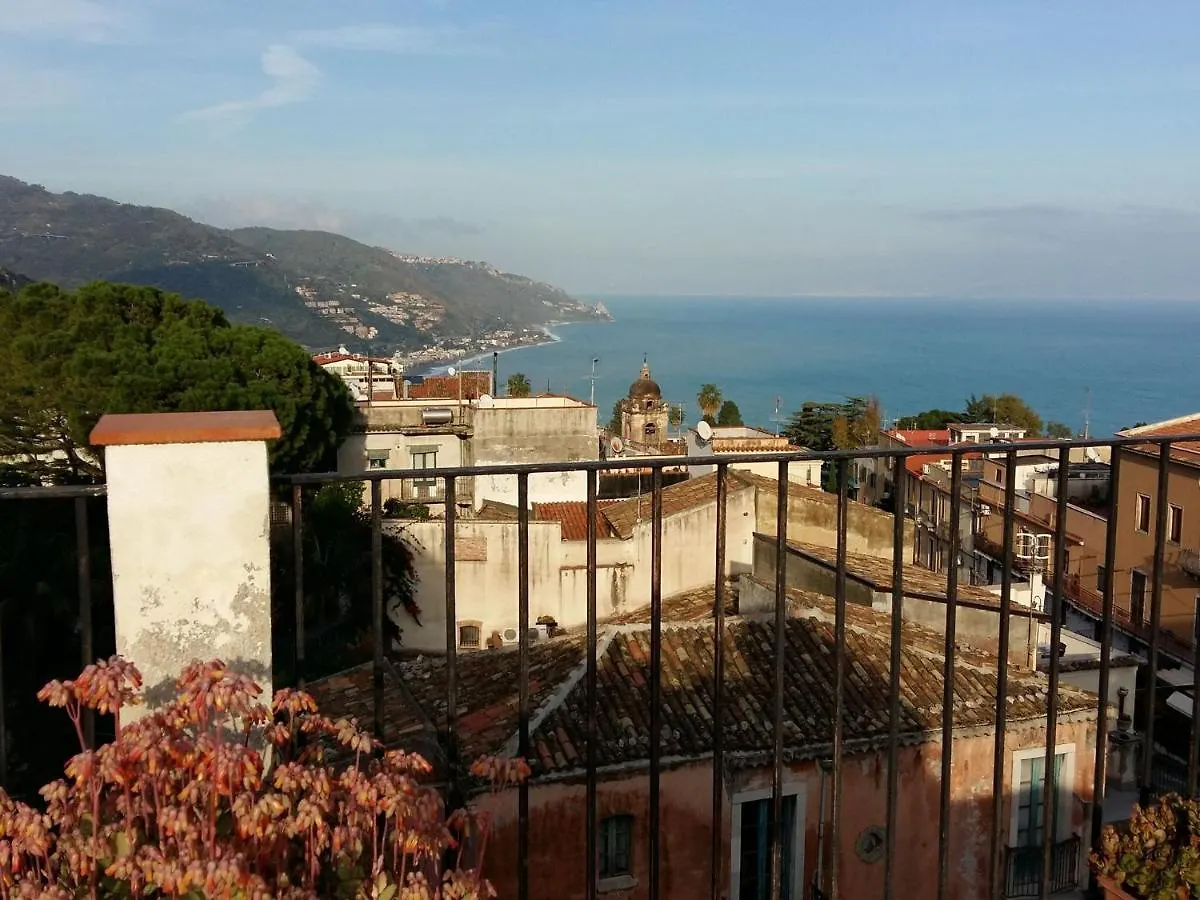 Tranquil Holiday Home In Taormina Near Isola Bella Sea